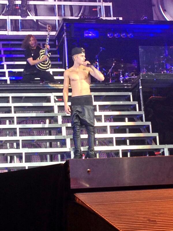 _BelieberProbs's tweet photo. Shirtless. http://t.co/A8ewfAYIpE