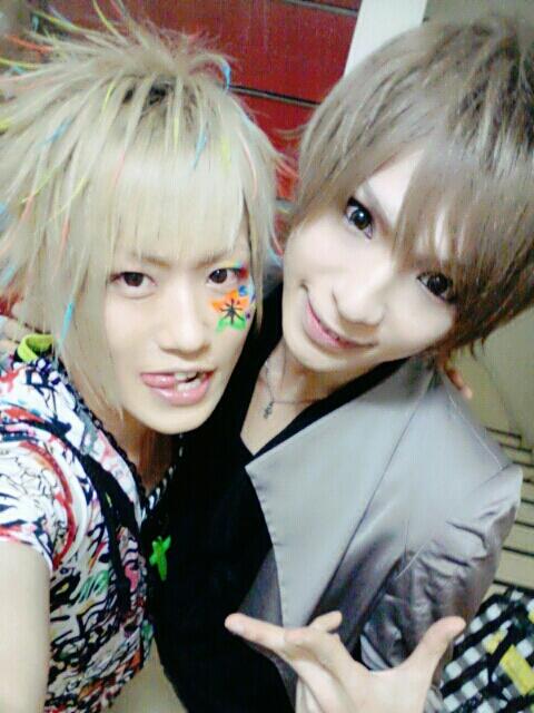 O Xrhsths Takeshi Sto Twitter N Neu みつ君 昨日はピンクマーブルお邪魔しましたー O 夏ツアーほとんど一緒だからまた面白い事しよーねー 艸 Http T Co 7xw6rcnirz