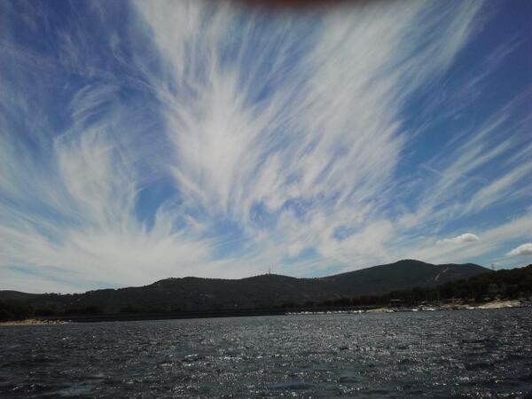 xavierr34's tweet photo. @valla  nubes http://t.co/qru6h3wF6W