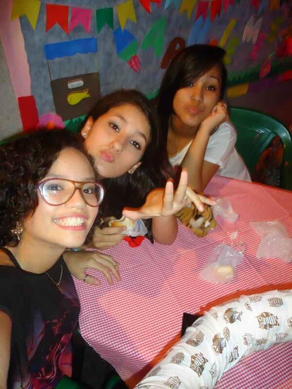 gabriellelimaD2's tweet image. amizade é tudo :)