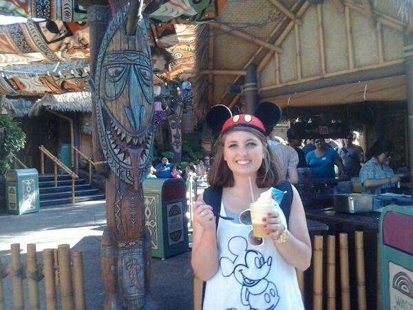 KarliKlein's tweet image. @JamesRoday Do you think Shawn Spencer would want one? #pineapplefloat #PSYCH