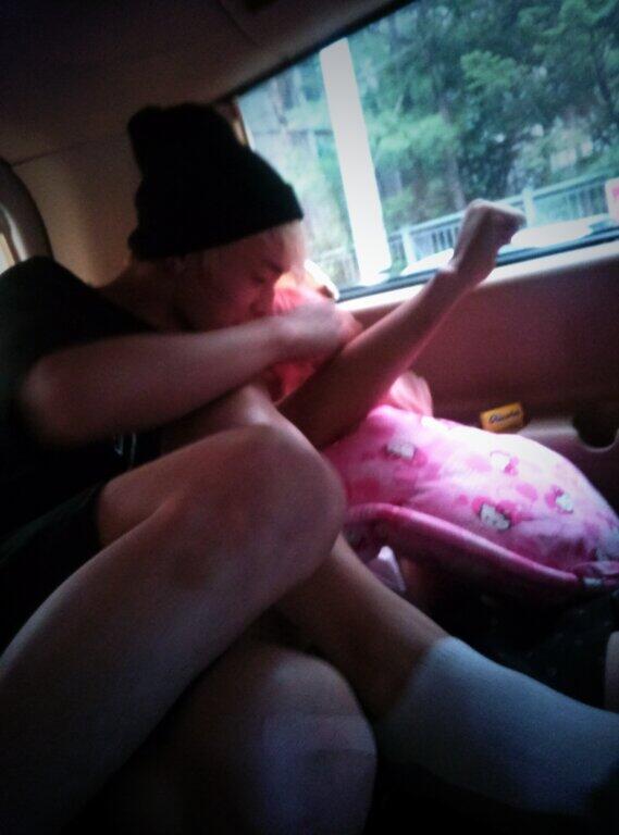 저 밑에 있는 사람은 누굴까요.?