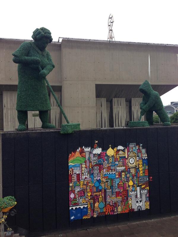 khabimirza's tweet photo. Hedgerow giants take over South Bank http://t.co/tyIoXJslhB