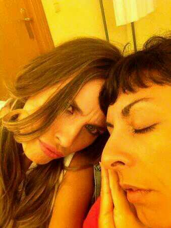VanesaLQSA's tweet photo. En el camerino ..... Vaya caras de Vanesa Romero y Cristina Medina . http://t.co/hfr5AZPZt5