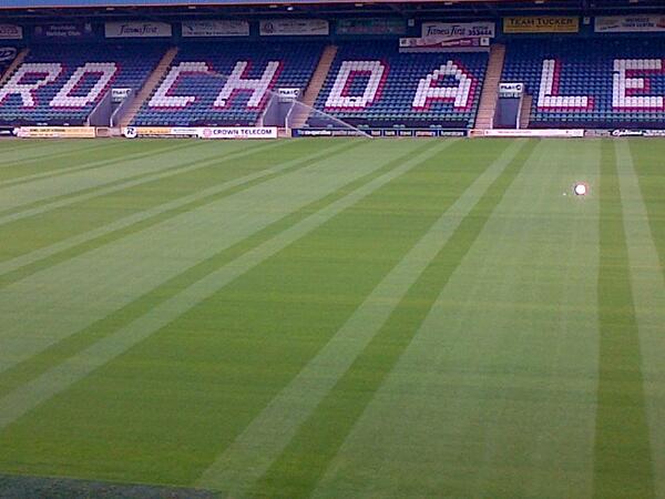 seanbigfellamel's tweet image. ‏@RochdaleHornets  @Olimakin @DrewDuffy1  Pitch stripes? Diagonals now ? Can't keep up. See last week #keepemguessing