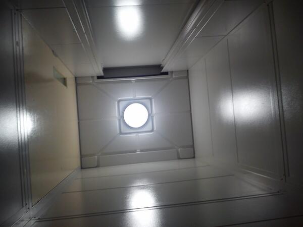 TomCottam6's tweet image. This is not the time to think about claustrophobia. #compactlift