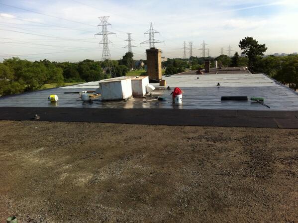 bobbyjohn55's tweet photo. Fuck I like flat roofing better then shingling I'm way to fat to hang off ropes http://t.co/HSj2GvUU3v