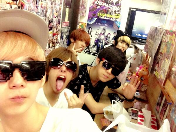 UKN_2012_JP's tweet photo. 今日は本当に楽しかったです！五人みんなお疲れのようすです...東京戻ります♬大阪らぶ。 http://t.co/4INAku3H2z