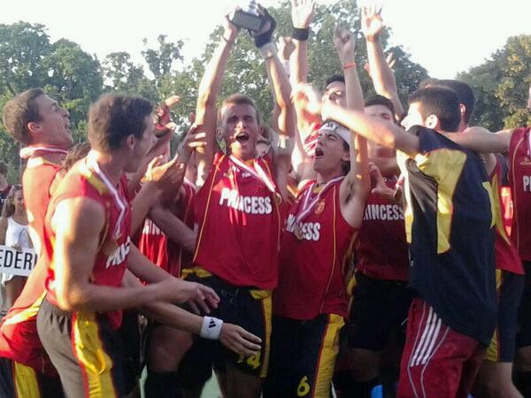 Sub18MHockey's tweet photo. Se os echa de menos campeones. Qué recuerdos... http://t.co/dF3TF8KlQH