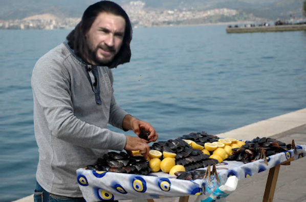 OlennaTyrelI's tweet photo. Kayıp Benjen Stark, İzmir'de görüldü. http://t.co/piBzqqEG5u