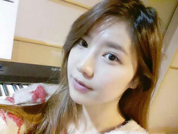Q_1EH's tweet photo. 저 요즘 나혼자산다 드라마 촬영중입니다!스탭분들이 너무 잘해주셔서 재밌게 촬영하고 있어요~집에 혼자 있을 아라가 걱정이네요ㅜㅜ..오늘은 밤샘촬영이 이루어진다고 하는데 힘낼께요~! http://t.co/Jm2NCEhnCz