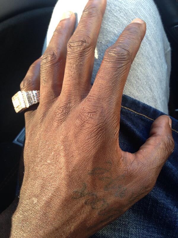 FinalyMario's tweet photo. Ok this is my it other hand ahahah http://t.co/lAjIYZhJNZ