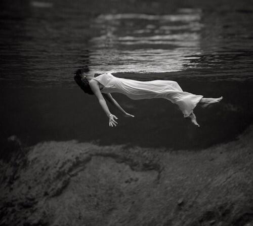 MkaPaz's tweet photo. Resting in the tide http://t.co/45M9A1JJvN