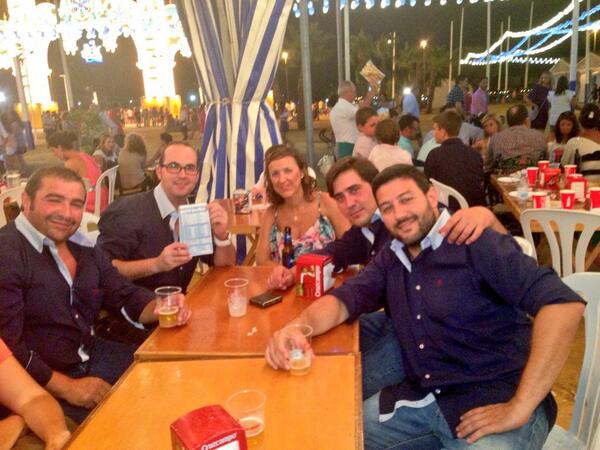 EmilioStylusp1's tweet photo. @AiresdeHuelva esperando para nuestra primera actuación de la noche http://t.co/zTnX1NaZmz