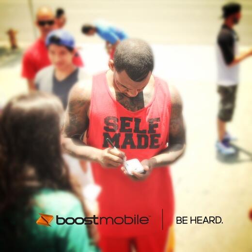 boostmobile's tweet photo. DEVICE GIVEAWAY
RT to enter for a chance to win a Samsung #GSIII signed by @TheGame #GameGS3 http://t.co/KD4CrKiTnZ http://t.co/oO0ecQlXs4