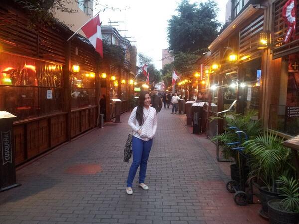 BascaranMar's tweet image. Calle de las pizzas en Lima