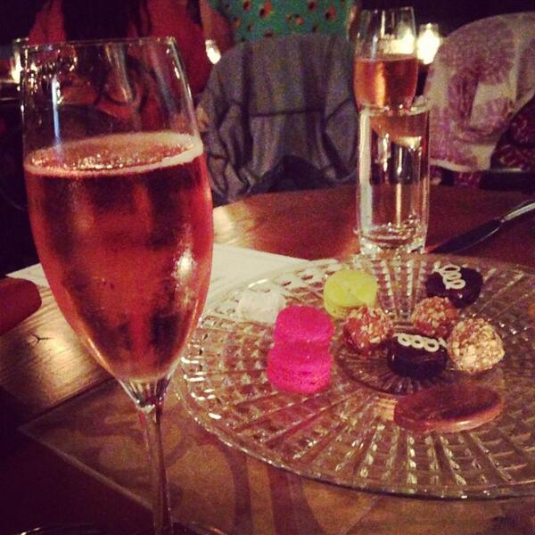 hesipsshesips's tweet photo. Dessert @RMchicago http://t.co/kEhZpJyZ2B
