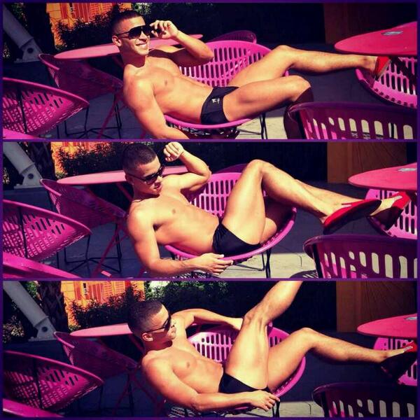 MenButt's tweet photo. @Julian_Serrano So Sexy http://t.co/L9SxC31Q0v