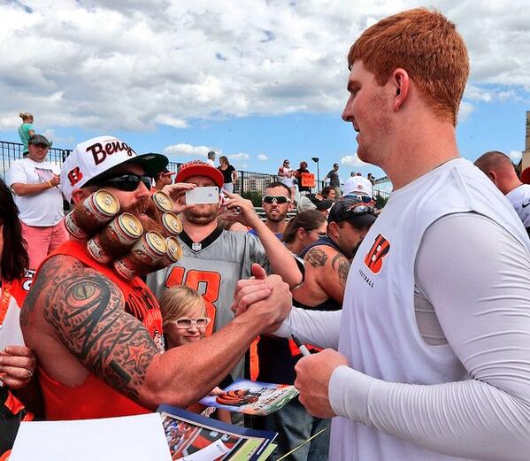 CincinnatiSprts's tweet image. Possibly my favorite picture from #Bengals Training Camp today. #NoCoolers #NoProblem