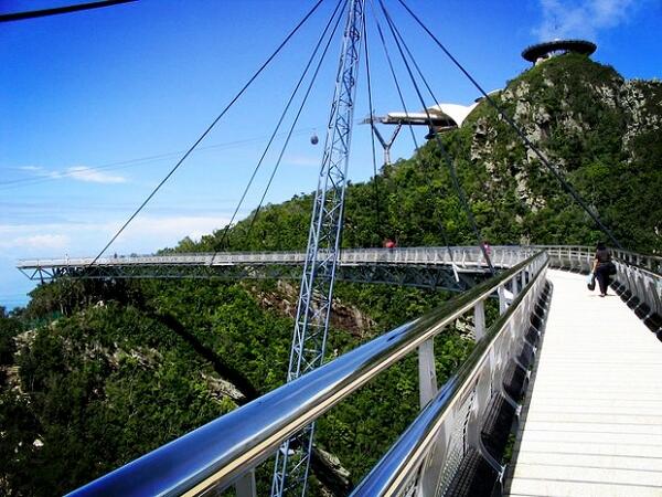 Earthpiics_'s tweet photo. Bridge at Summit, Langkawi http://t.co/HTu6CqJDbv
