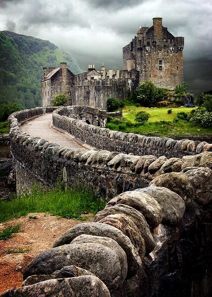 Earthpiics_'s tweet photo. Eilean Donan Castle, Scotland http://t.co/YG3lxvhcPt