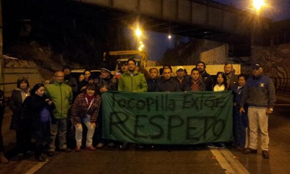 TocopillaOnline's tweet photo. Continua paro comunal en #Tocopilla. No hay pasada no para Iquique, Antofagasta ni para Calama. http://t.co/tNQvMBVf0F