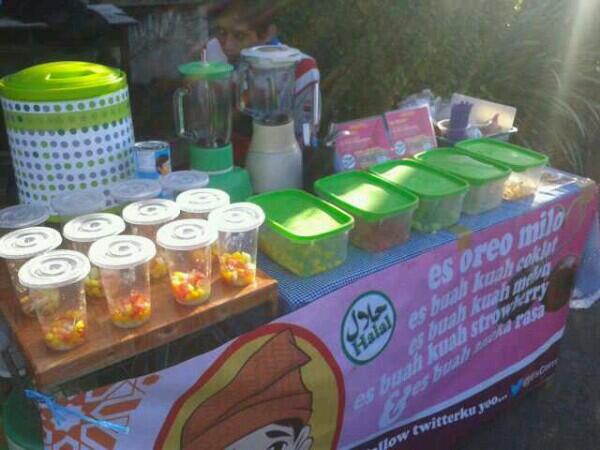 oemeko's tweet photo. Mari mari. Lapak @EsCerrry siap melayani :D cc @YossyWiPi @prabarani21 @revo_pho @citragucrit http://t.co/ULLOB3S3II