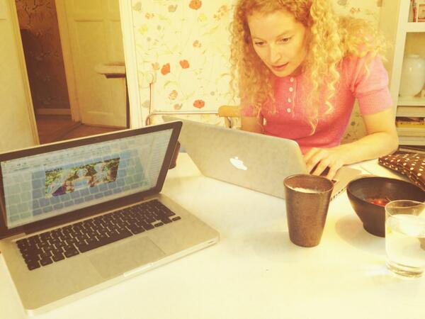 KELperformance's tweet image. Ute lyste solen men inne lyste flitens lampa över KEL igår