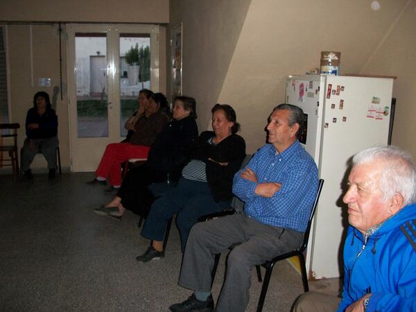 DirAdultBB's tweet photo. Hoy 17:30 hs encuentro de capacitación para llevar a los ctros. de jub. el cine debate  #BienCerca  @DiegoMPalomo http://t.co/kFHKufquYf