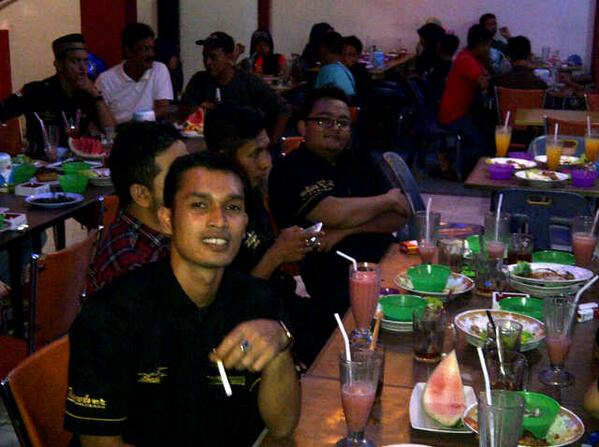 SabromLangsa's tweet photo. Bubar sabrom part VI http://t.co/LobPHQqnG3
