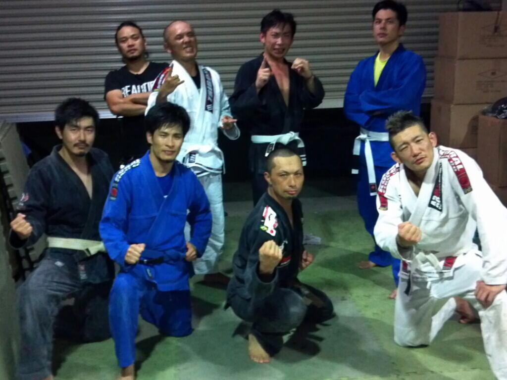 Brahman Oau あまりに久々過ぎて柔術ルールすら忘れていたらしいです 乂 打撃は ｘx ﾟ ﾟ ダ ｘx ﾟ ﾟ メ Rt Tosakazuya 東京木曜會10周年 との事で今年初の練習参加のtoshi Low君 強すぎやろっ Http T Co Ei5fn0dmig