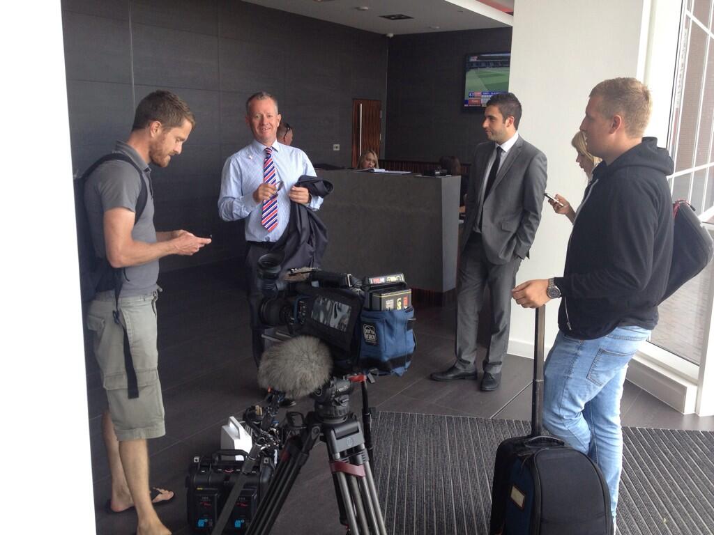 BQlmX2dCAAIVyus.jpg:large