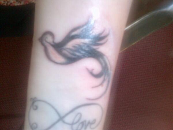 Cheggs_20's tweet photo. Myyyy new babyyy haha #tattoo #dove #cutteeee http://t.co/cbP7td8ZKw