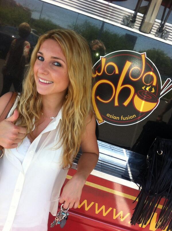 WakenUpInVegas's tweet photo. Lunch time drive-by at @wadapho with @katieharrison90. Check them out! http://t.co/u0Lqpg9dwE