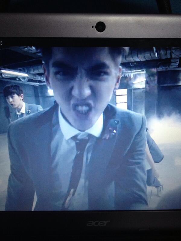 sanimter's tweet photo. ฟันเฮียแกมาเต็ม 555555 #คริสEXO http://t.co/LckAYVewww