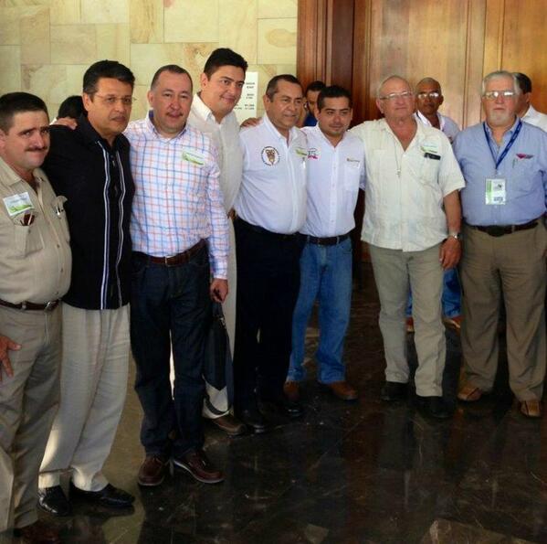 DelegGroSAGA's tweet photo. En inauguración del XXXVII Congreso Nacional de Buiatría en Acapulco. A partir del 1ro al 3 de agosto @VHCelayaCelaya http://t.co/p7ZBwjEIK7