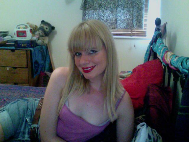New hair!  Wanted a long bob... like Uma thurman in Pulp fiction (sort of!). #Blondes #redlipstick #sexy<a href="/tag/sexy"class="tags"><span>#sexy</span></a><a href="/tag/redlipstick"class="tags"><span>#redlipstick</span></a><a href="/tag/blondes"class="tags"><span>#blondes</span></a><a href="/tag/camgirl"class="tags"><span>#camgirl</span></a>