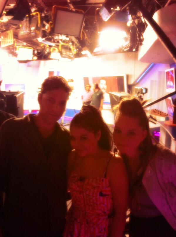 flowalaire's tweet photo. @TankeMusic listos para entrevista en @efektonoticias Bee, Mariela y DIego en vivo!! http://t.co/CJHXh0YK7o