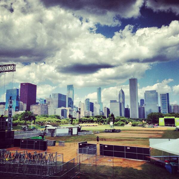 lollapalooza's tweet photo. A music festival with a view. #lolla http://t.co/HjpowsNc5l