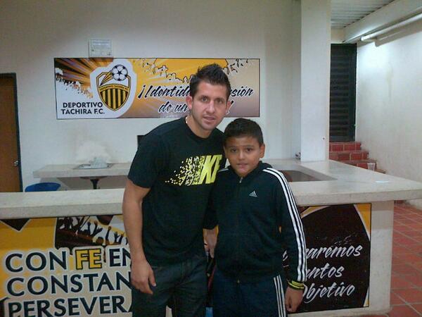 SmithCamargo15's tweet photo. Con el nuevo capitan de mi Tachira del alma @DvoTachira #100AbonadosALaPresentación #SoyParteDeUnGranEquipo http://t.co/7HpksR0J9b