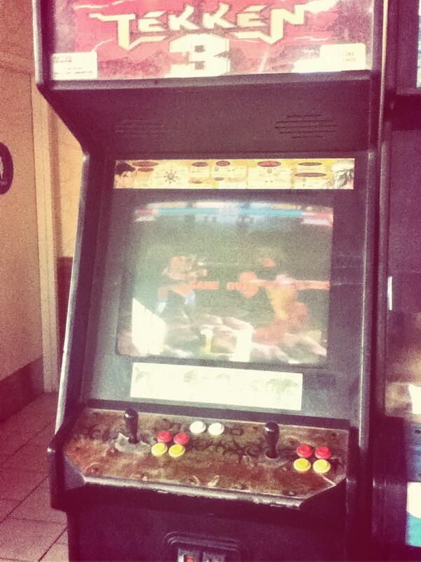 I lost 5 dollars to this the other day #WTF   #shit #MAMEmachine