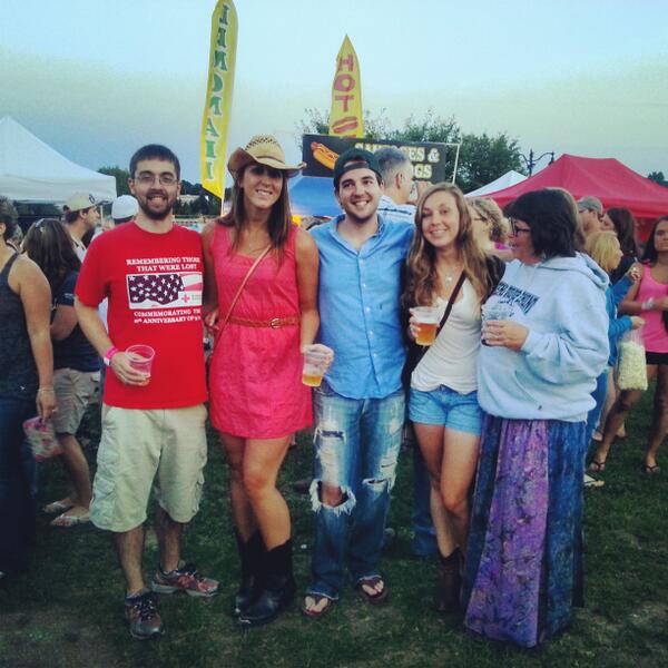 christiholmes's tweet photo. @AylaBrown great #concert! !! #heroesofamerica #maine #country #cowgirl http://t.co/8bk9c2GFQz