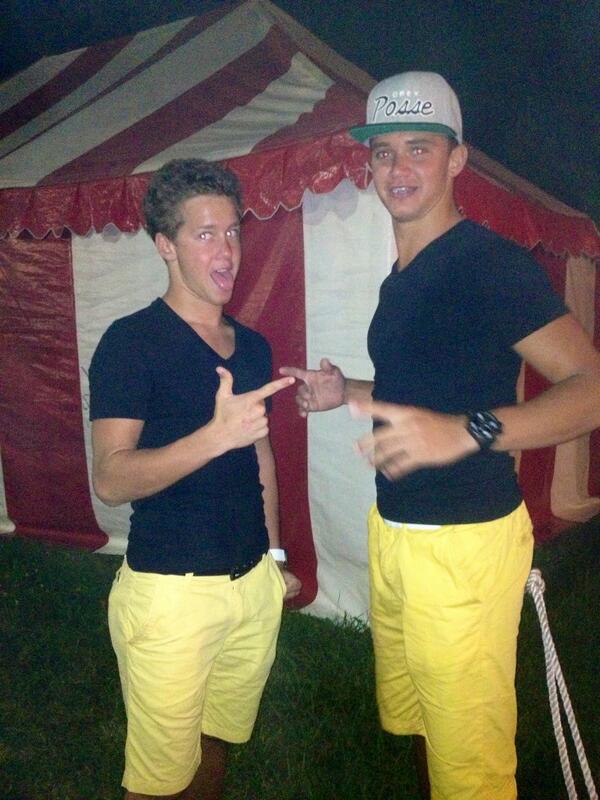 YoderDean's tweet image. We be like all twins &amp;amp; shit