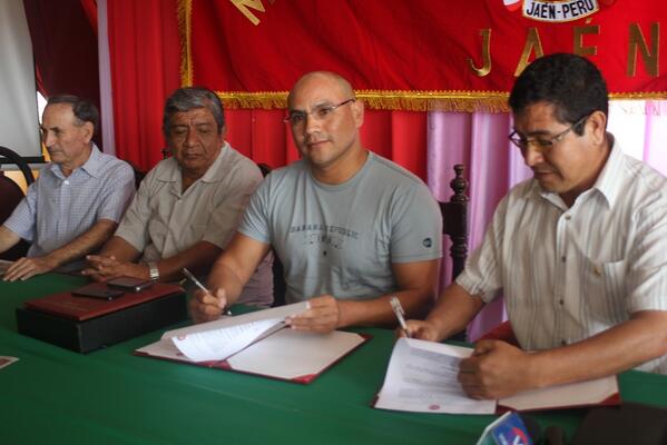 mpj2012's tweet image. ALCALDE PROVINCIAL DE JAÉN FIRMA CONVENIO CON DIRIGENTES DE LA UNIVERSIDAD TÉCNICA DE CAJAMARCA.
