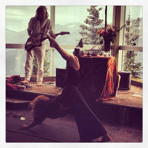 theAmberJ's tweet image. 🙏💚🗻 @WanderlustFest #PeterJack makin magic! #wanderlusting #wlbc #yogalove