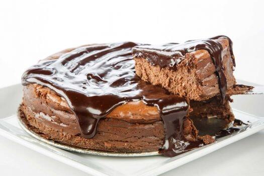 FOTILEGlobal's tweet photo. Here's perhaps the naughtiest looking cheesecake we've seen for a while.  http://t.co/jq01uweEZj #recipe http://t.co/XhQYKqRdqM
