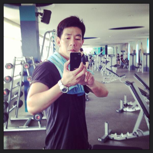 22Chaiwat's tweet photo. ออกกำลังกายกันนะ http://t.co/0U0JZ1UgTO