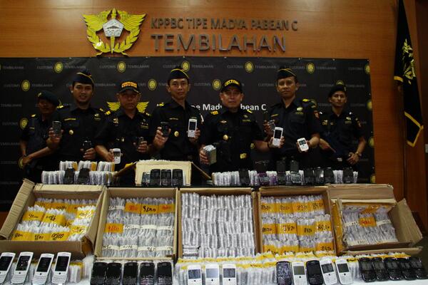 Press Release Penegahan 974 Pcs Blackberry di Press conf. room Aula Sri Gemilang
