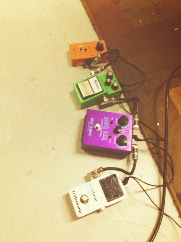 Dan_HL's tweet image. Who needs a pedal board? #notthisguy