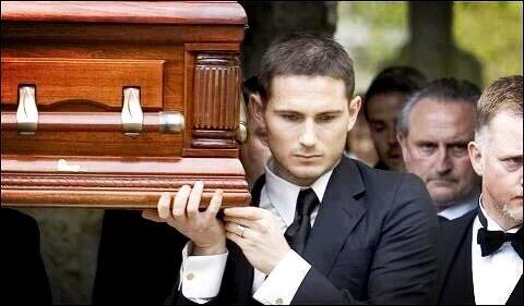 HaalandReport's tweet photo. Cuando mi madre murio, me dijo: “Hijo nunca dejes al Chelsea” 
-Frank Lampard- 
#RESPETO http://t.co/rSASwRWHTn
